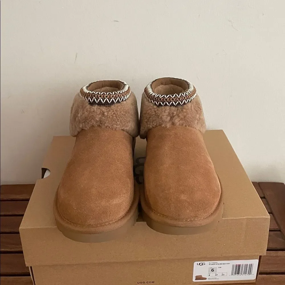 UGG  Classic Ultra Mini Maxi Curly Booties Chestnut USA Women Size 9/UK 7/EU 40